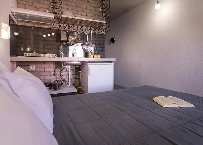 Erifili At Agora & Sárti